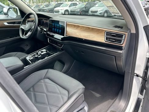 Used 2025 Volkswagen Atlas SE FWD image 43