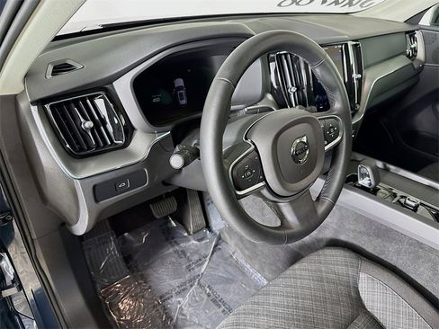 Used 2025 Volvo XC60 B5 Core w/ Climate Package PRO image 9