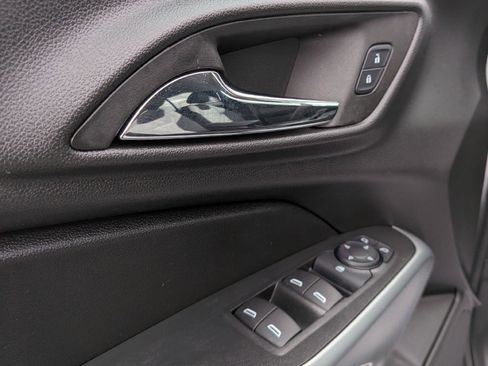 Used 2024 Chevrolet Trax LS w/ LS Convenience Package FWD image 12