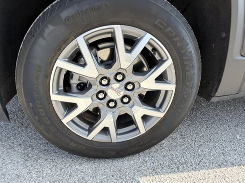 Used 2021 GMC Acadia SLT w/ Technology Package FWD image 29