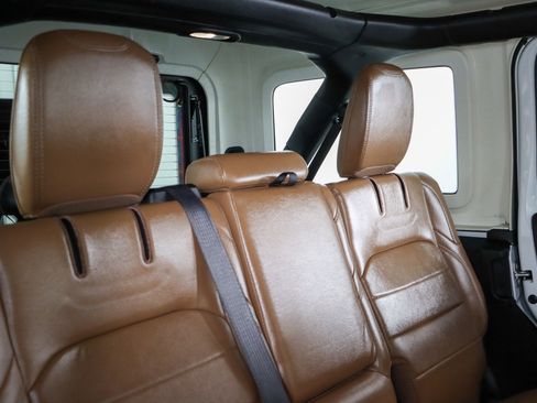 Used 2022 Jeep Wrangler Unlimited Sahara AWD/4WD image 29