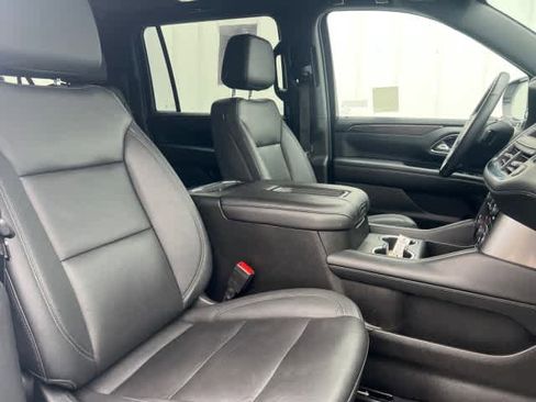 Used 2022 Chevrolet Suburban LT w/ LT Signature Plus Package image 12