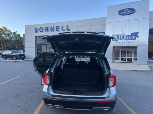 Used 2022 Ford Explorer XLT w/ Equipment Group 202A image 9