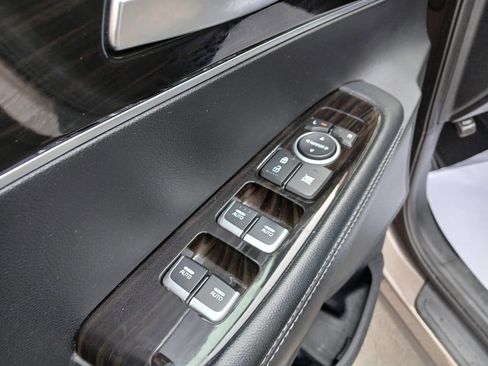 Used 2019 Kia Sorento LX w/ LX Convenience Package image 6