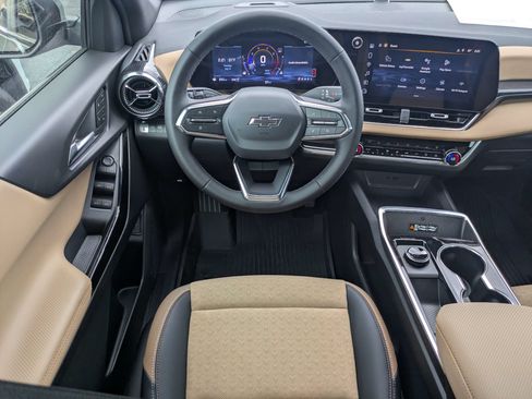 New 2026 Chevrolet Equinox ACTIV w/ Convenience Package III AWD/4WD image 4