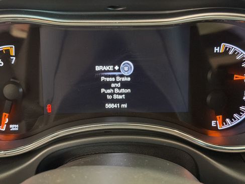 Used 2021 Jeep Grand Cherokee Laredo X AWD/4WD image 23