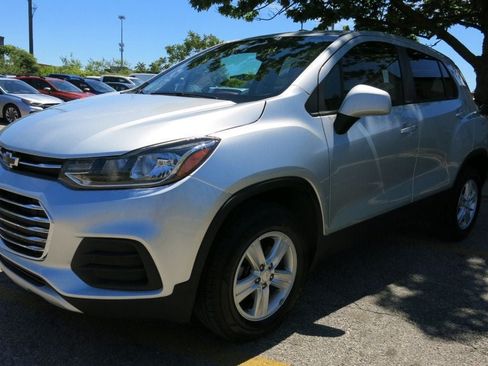 Used 2022 Chevrolet Trax LS w/ Tint and Cruise Package AWD/4WD image 2