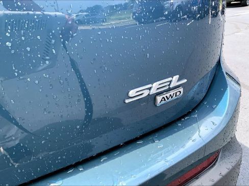 Used 2016 Ford Edge SEL w/ Equipment Group 201A AWD/4WD image 4