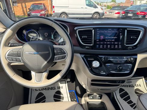 Used 2020 Chrysler Pacifica Limited FWD image 69