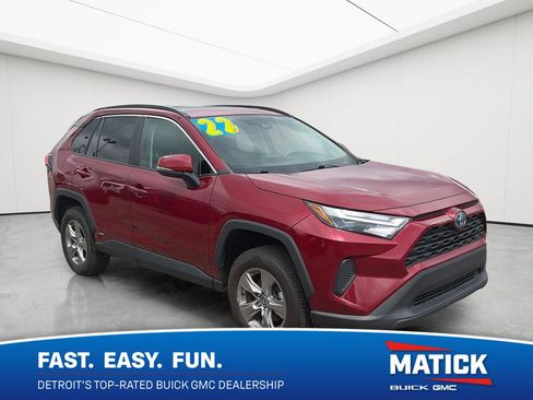 Used 2022 Toyota RAV4 XLE w/ Convenience Package AWD/4WD image 1