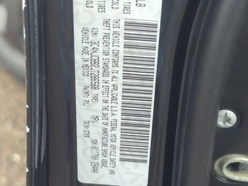 Used 2018 Jeep Compass Latitude FWD image 27