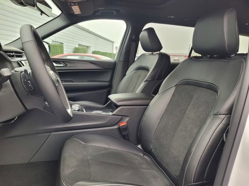 New 2025 Jeep Grand Cherokee L Altitude image 11