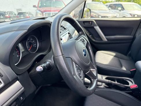 Used 2018 Subaru Forester 2.5i Premium w/ All-Weather Package AWD/4WD image 8