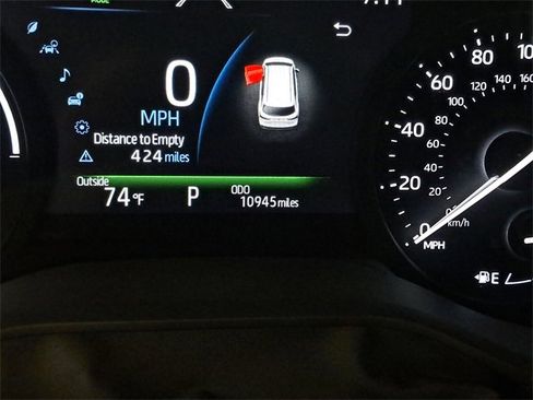 Used 2025 Toyota Sienna XLE image 2