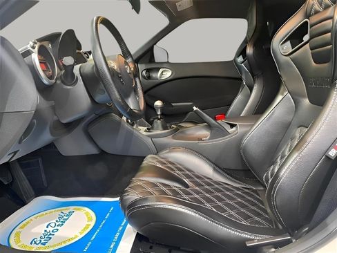 Used 2017 Nissan 370Z Coupe RWD image 13