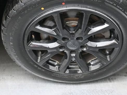 Used 2015 Jeep Cherokee Latitude w/ Cold Weather Group FWD image 30