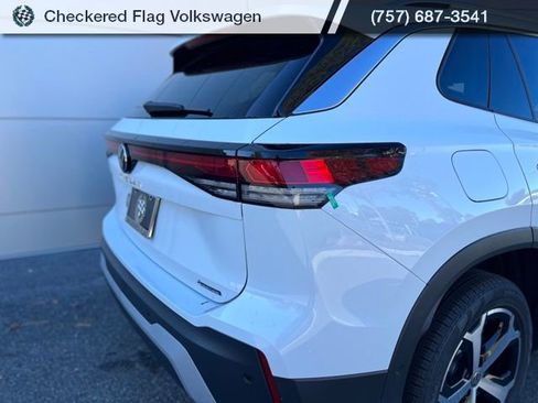 New 2026 Volkswagen Tiguan SE image 8