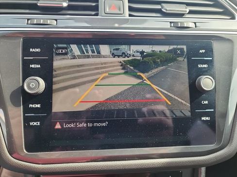 Certified 2023 Volkswagen Tiguan SE R-Line FWD image 22