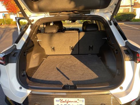 Used 2025 Chevrolet Equinox EV LT w/ Convenience Package image 37