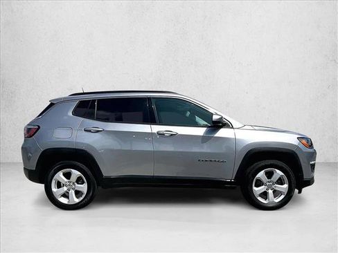 Used 2019 Jeep Compass Latitude w/ Popular Equipment Group AWD/4WD image 5