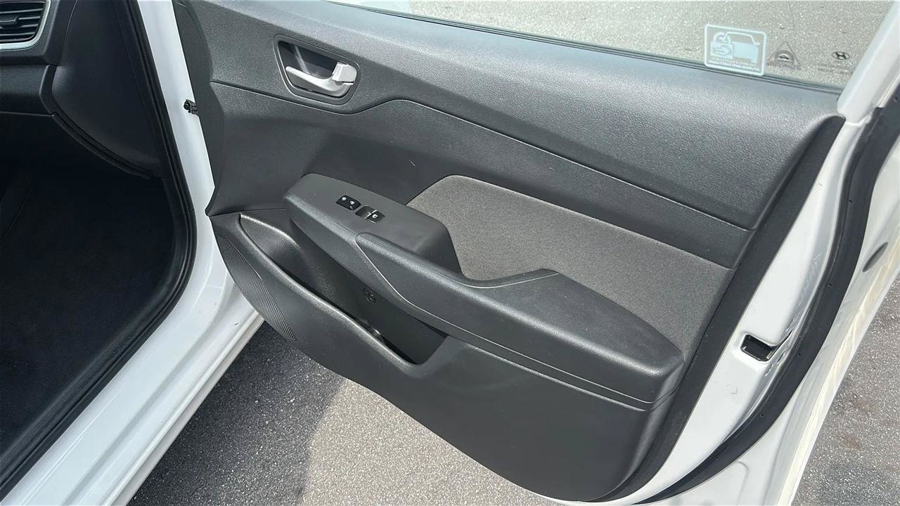 Used 2020 Hyundai Accent SE FWD image 33