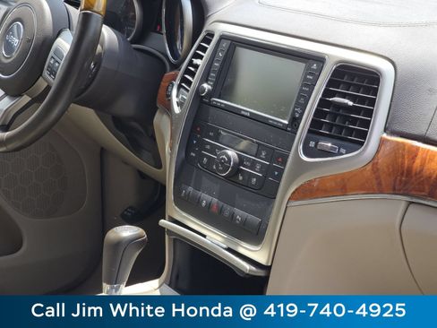 Used 2011 Jeep Grand Cherokee Overland w/ Mopar Chrome Edition Group AWD/4WD image 19
