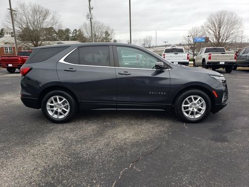 Used 2022 Chevrolet Equinox LT w/ Driver Convenience Package image 5