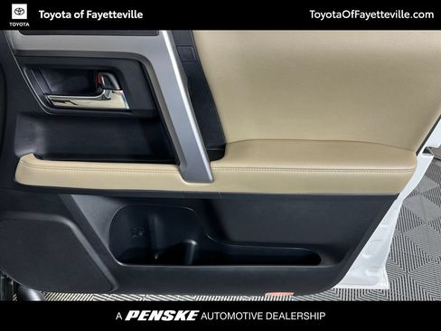 Used 2021 Toyota 4Runner SR5 Premium w/ Moonroof Package AWD/4WD image 10