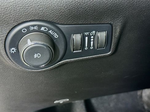 Used 2025 Jeep Compass Limited AWD/4WD image 9
