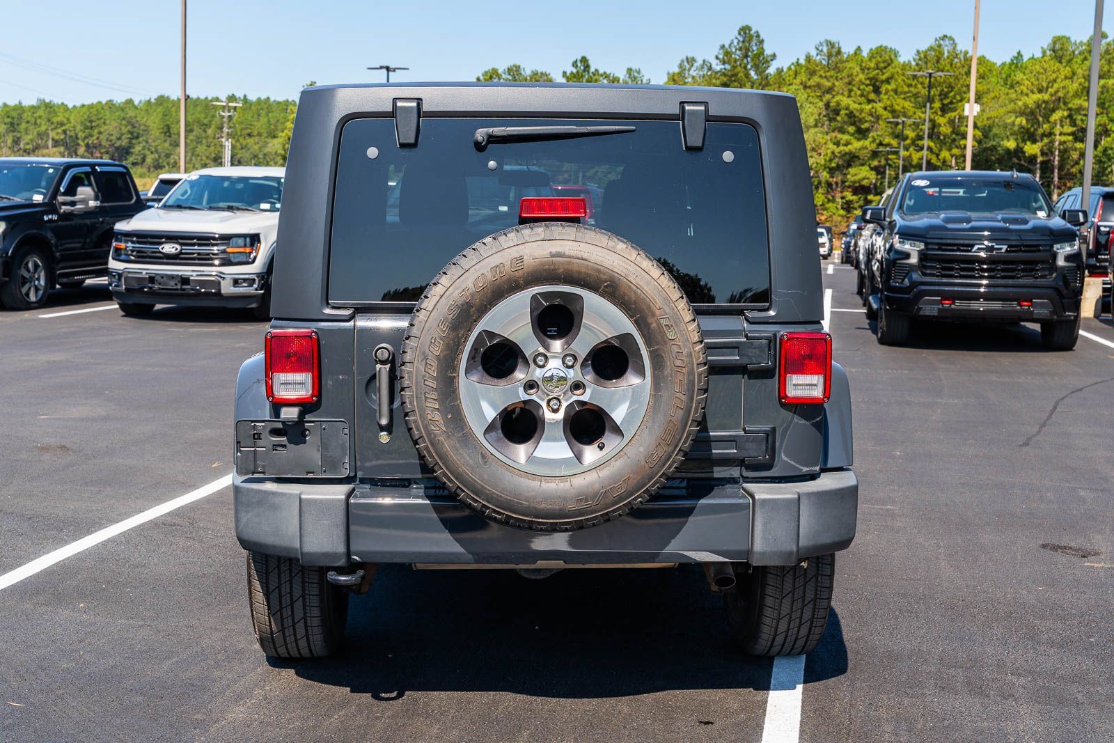 Used 2017 Jeep Wrangler Unlimited Sahara AWD/4WD image 6