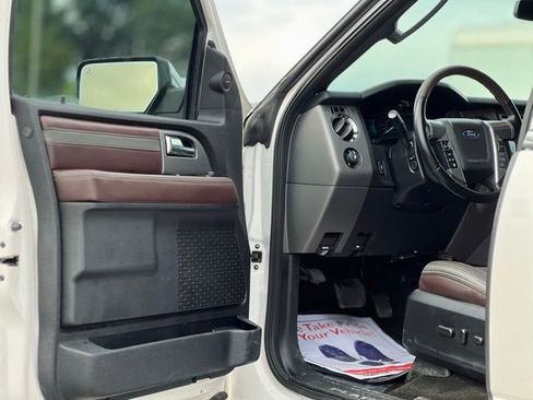 Used 2017 Ford Expedition Platinum AWD/4WD image 9