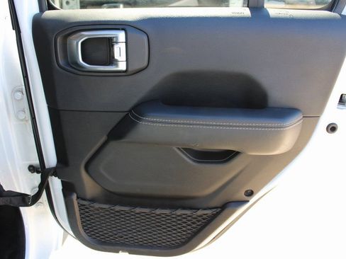 Used 2023 Jeep Wrangler Sahara image 42