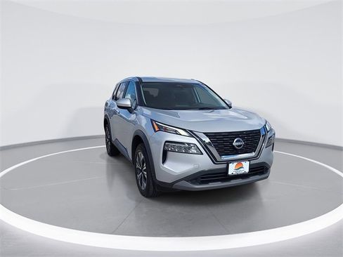 Used 2023 Nissan Rogue SV image 3