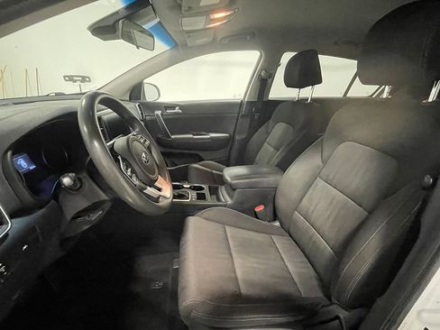 Used 2020 Kia Sportage LX image 3