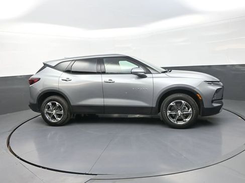 Used 2025 Chevrolet Blazer LT FWD image 29