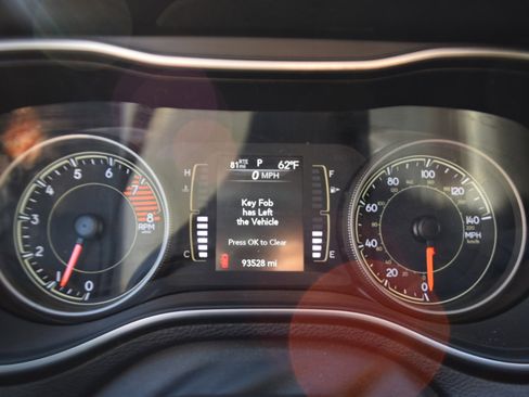 Used 2019 Jeep Cherokee Latitude Plus w/ Comfort/Convenience Group image 13