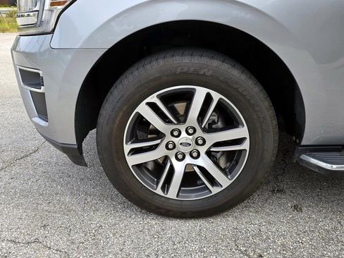 Used 2023 Ford Expedition Limited image 11