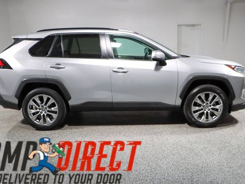 Used 2021 Toyota RAV4 XLE Premium image 6