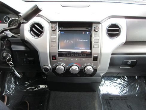 Used 2017 Toyota Tundra SR5 AWD/4WD image 34