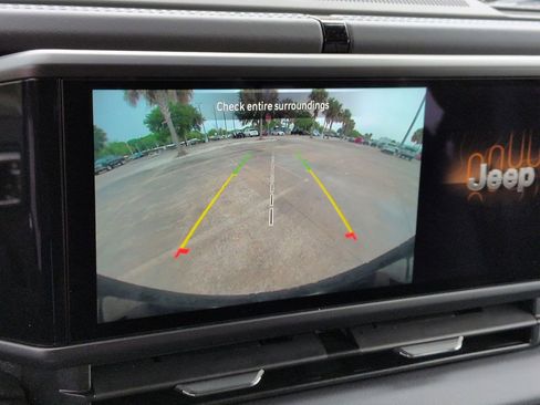 Used 2025 Jeep Wrangler Unlimited Sahara w/ Safety Group AWD/4WD image 16