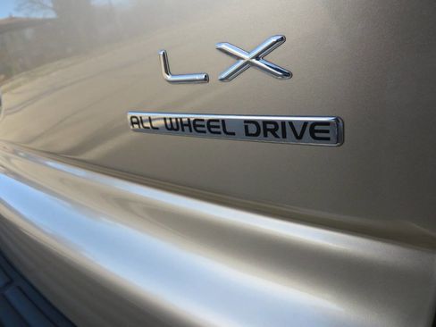 Used 2001 Chrysler Town & Country LX image 17