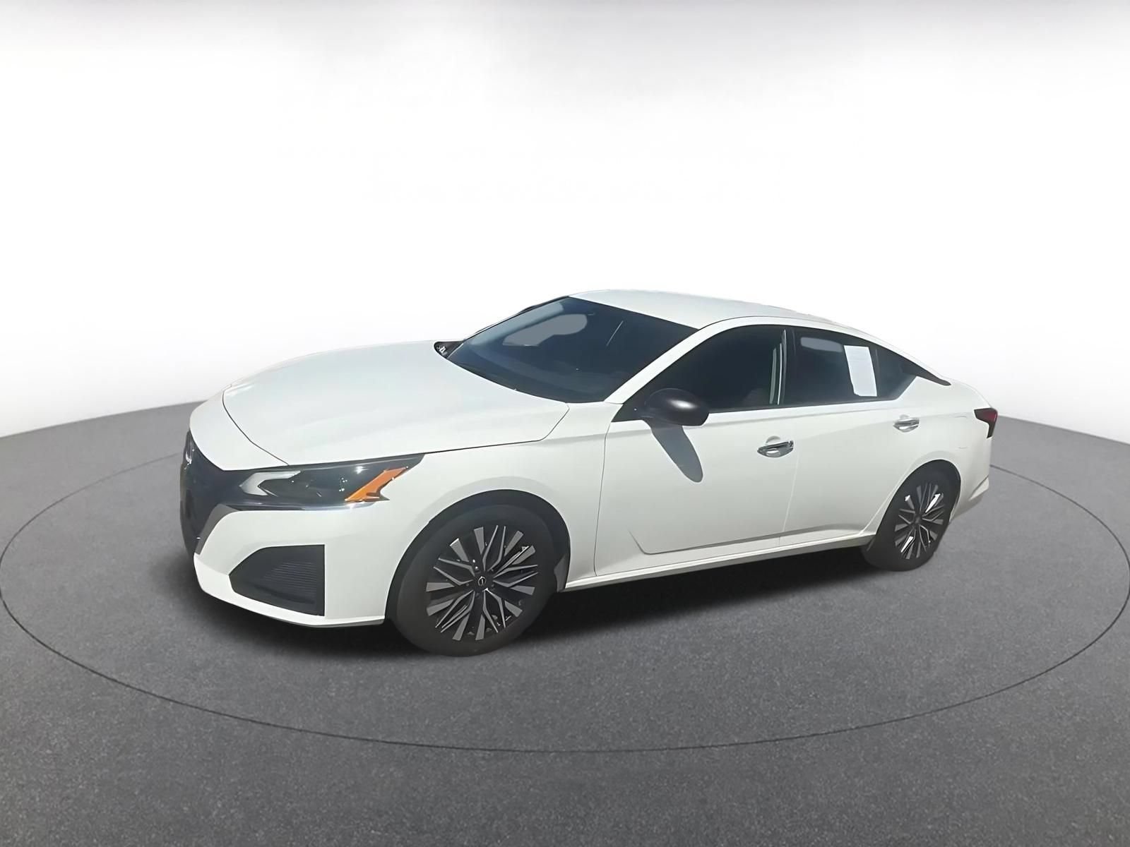 Used 2025 Nissan Altima 2.5 SV FWD image 7