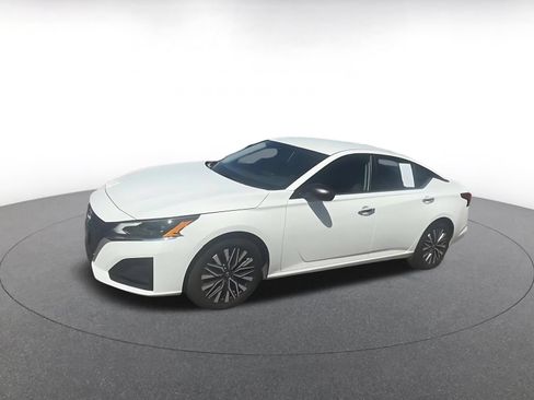 Used 2025 Nissan Altima 2.5 SV FWD image 7