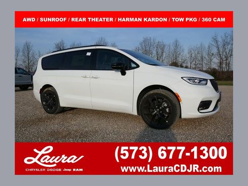 New 2026 Chrysler Pacifica Limited w/ Uconnect Theater Family Group image 1