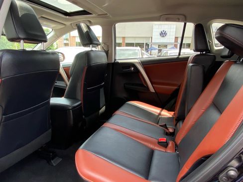 Used 2014 Toyota RAV4 Limited w/ Technology Package AWD/4WD image 21