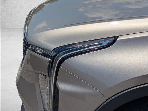 Used 2025 Cadillac XT4 Premium Luxury image 13