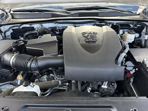 Used 2023 Toyota Tacoma SR5 RWD image 32