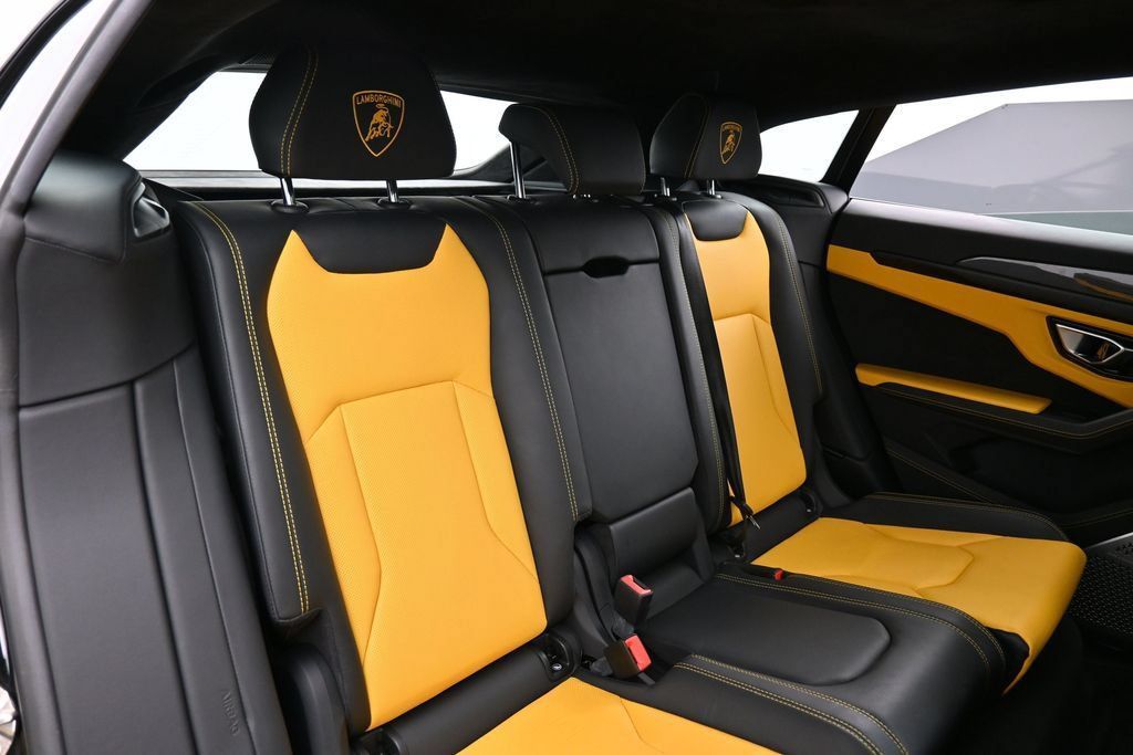 Used 2022 Lamborghini Urus AWD/4WD image 27