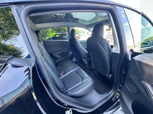 Used 2021 Tesla Model Y Long Range AWD/4WD image 17