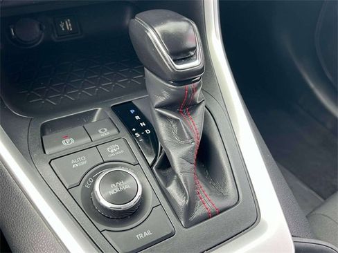 Used 2023 Toyota RAV4 SE image 33